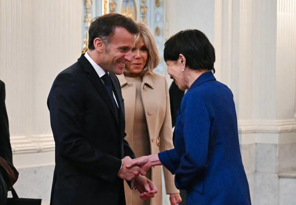 French President Emmanuel Macron in Tokyo TOKYO, JAPAN - APRIL 01: (---EDITORIAL USE ONLY – MANDATORY CREDIT - PHILIP FONG POOL AFP - NO MARKETING NO ADVERTISING CAMPAIGNS - DISTRIBUTED AS A SERVICE TO CLIENTS----) French President Emmanuel Macron and First lady Brigitte Macron meet with Japanese Prime Minister Sanae Takaichi during a welcoming ceremony at the Akasaka palace in Tokyo, Japan on April 01, 2026. Philip Fong Pool AFP Anadolu Tokyo Japan. Editorial use only. Please get in touch for any other usage. Copyright: x2026xAnadoluxPhilipxFongx xPoolx xAFPx