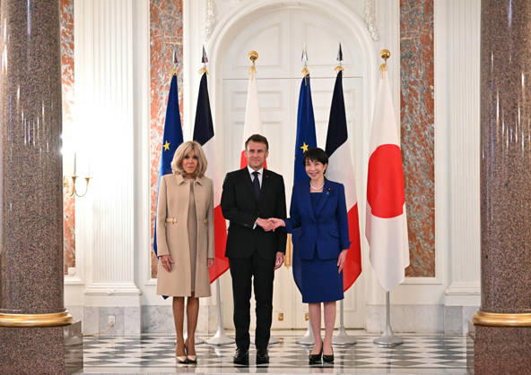 French President Emmanuel Macron in Tokyo TOKYO, JAPAN - APRIL 01: (---EDITORIAL USE ONLY – MANDATORY CREDIT - PHILIP FONG POOL AFP - NO MARKETING NO ADVERTISING CAMPAIGNS - DISTRIBUTED AS A SERVICE TO CLIENTS----) French President Emmanuel Macron and First lady Brigitte Macron meet with Japanese Prime Minister Sanae Takaichi during a welcoming ceremony at the Akasaka palace in Tokyo, Japan on April 01, 2026. Philip Fong Pool AFP Anadolu Tokyo Japan. Editorial use only. Please get in touch for any other usage. Copyright: x2026xAnadoluxPhilipxFongx xPoolx xAFPx
