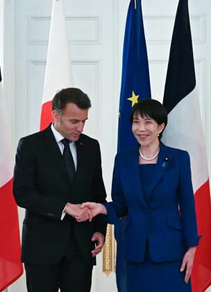 French President Emmanuel Macron in Tokyo TOKYO, JAPAN - APRIL 01: (---EDITORIAL USE ONLY – MANDATORY CREDIT - PHILIP FONG POOL AFP - NO MARKETING NO ADVERTISING CAMPAIGNS - DISTRIBUTED AS A SERVICE TO CLIENTS----) French President Emmanuel Macron meets with Japanese Prime Minister Sanae Takaichi during a Welcoming ceremony at the Akasaka palace in Tokyo, Japan on April 01, 2026. Philip Fong Pool AFP Anadolu Tokyo Japan. Editorial use only. Please get in touch for any other usage. Copyright: x2026xAnadoluxPhilipxFongx xPoolx xAFPx
