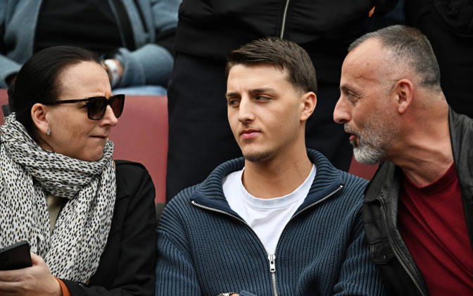 12.04.2026, xophax, Fussball 1.Bundesliga, 1.FC Koeln - Werder Bremen. Sabrina El Mala , Mutter von Said El Mala, links ,Sohn Malek El Mala , mitte und Vater Mohamed El Mala. (DFL DFB REGULATIONS PROHIBIT ANY USE OF PHOTOGRAPHS as IMAGE SEQUENCES and or QUASI-VIDEO) Koeln