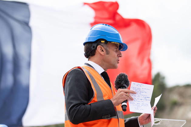 Emmanuel Macron, President of the French Republic, inaugurates one of the 150 major strategic GPS projects selected under the acceleration scheme the Imerys lithium mine at Echassieres, April 22, 2026 The President of the French Republic, Emmanuel Macron delivers a speech during the visit of the Echassieres mining project of lithium at the Imerys site, Alliers, Auvergne Rhone Alpes, France Wednesday, April 22, 2026 01ACCORSINIJEANNE IMERYS 0022 Credit Jeanne Accorsini SIPA 2604221603 Echassières France Copyright: xJeannexAccorsini Pool BestimagexJeannexAccorsini Pool Bestimagex
