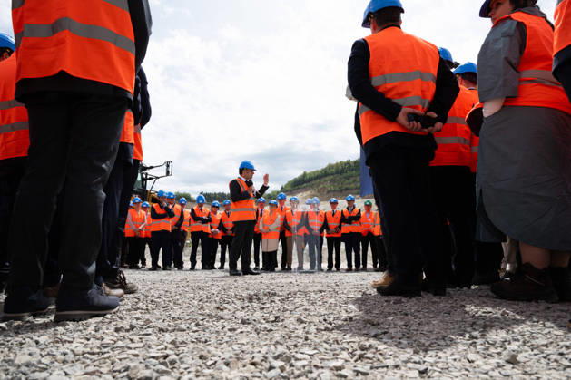 Emmanuel Macron, President of the French Republic, inaugurates one of the 150 major strategic GPS projects selected under the acceleration scheme the Imerys lithium mine at Echassieres, April 22, 2026 The President of the French Republic, Emmanuel Macron delivers a speech during the visit of the Echassieres mining project of lithium at the Imerys site, Alliers, Auvergne Rhone Alpes, France Wednesday, April 22, 2026 01ACCORSINIJEANNE IMERYS 0042 Credit Jeanne Accorsini SIPA 2604221608 Echassières France Copyright: xJeannexAccorsini Pool BestimagexJeannexAccorsini Pool Bestimagex