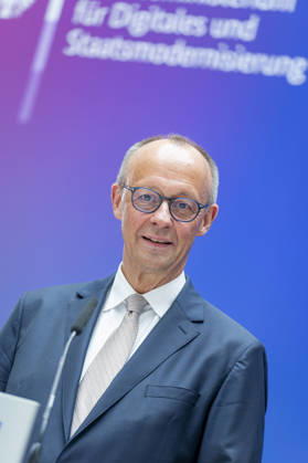 Friedrich Merz EUR, Deutschland, Berlin, 07.05.2026: Grußwort des Bundeskanzler Friedrich Merz (CDU) auf der Festveranstaltung des Bundesministeriums für Digitales und Staatsmodernisierung anlässlich des einjährigen Bestehen. In Anwesenheit von Karsten Wildberger (CDU), Bundesminister für Digitalisierung und Staatsmodernisierung. Gemeinsamer Besuch der Aussteller.