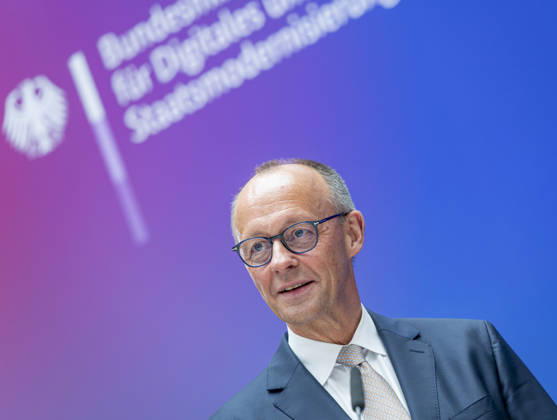 Friedrich Merz EUR, Deutschland, Berlin, 07.05.2026: Grußwort des Bundeskanzler Friedrich Merz (CDU) auf der Festveranstaltung des Bundesministeriums für Digitales und Staatsmodernisierung anlässlich des einjährigen Bestehen. In Anwesenheit von Karsten Wildberger (CDU), Bundesminister für Digitalisierung und Staatsmodernisierung. Gemeinsamer Besuch der Aussteller.