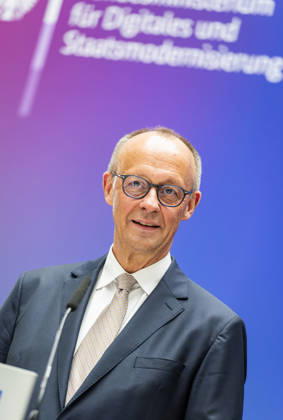Friedrich Merz EUR, Deutschland, Berlin, 07.05.2026: Grußwort des Bundeskanzler Friedrich Merz (CDU) auf der Festveranstaltung des Bundesministeriums für Digitales und Staatsmodernisierung anlässlich des einjährigen Bestehen. In Anwesenheit von Karsten Wildberger (CDU), Bundesminister für Digitalisierung und Staatsmodernisierung. Gemeinsamer Besuch der Aussteller.