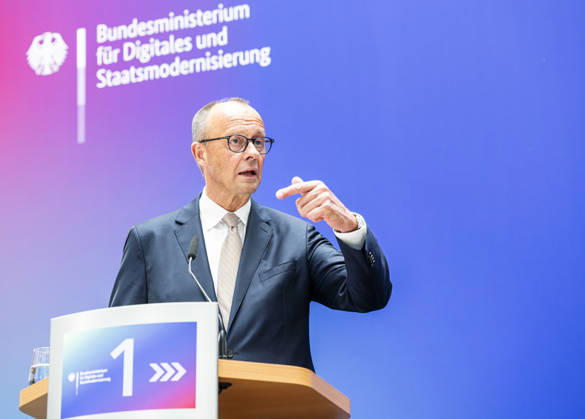 Friedrich Merz EUR, Deutschland, Berlin, 07.05.2026: Grußwort des Bundeskanzler Friedrich Merz (CDU) auf der Festveranstaltung des Bundesministeriums für Digitales und Staatsmodernisierung anlässlich des einjährigen Bestehen. In Anwesenheit von Karsten Wildberger (CDU), Bundesminister für Digitalisierung und Staatsmodernisierung. Gemeinsamer Besuch der Aussteller.