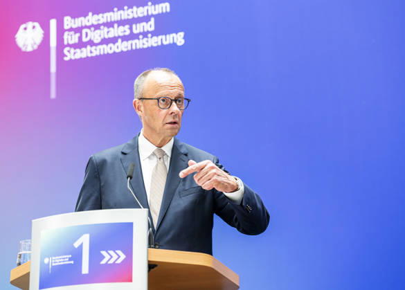 Friedrich Merz EUR, Deutschland, Berlin, 07.05.2026: Grußwort des Bundeskanzler Friedrich Merz (CDU) auf der Festveranstaltung des Bundesministeriums für Digitales und Staatsmodernisierung anlässlich des einjährigen Bestehen. In Anwesenheit von Karsten Wildberger (CDU), Bundesminister für Digitalisierung und Staatsmodernisierung. Gemeinsamer Besuch der Aussteller.