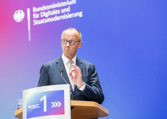 Friedrich Merz EUR, Deutschland, Berlin, 07.05.2026: Grußwort des Bundeskanzler Friedrich Merz (CDU) auf der Festveranstaltung des Bundesministeriums für Digitales und Staatsmodernisierung anlässlich des einjährigen Bestehen. In Anwesenheit von Karsten Wildberger (CDU), Bundesminister für Digitalisierung und Staatsmodernisierung. Gemeinsamer Besuch der Aussteller.