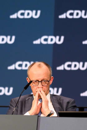20.02.2026, Friedrich Merz (CDU). 20.02.2026, Bundeskanzler Friedrich Merz während des Parteitags. Der 38. Parteitag der CDU Deutschlands findet am 20. und 21. Februar 2026 in der Messe Stuttgart statt. Auf der Tagesordnung steht mit der Wahl des Bundesvorstands die personelle Ausrichtung der Union. Ebenso die inhaltliche Positionierung der Christdemokraten. Stuttgart Baden-Württemberg Deutschland