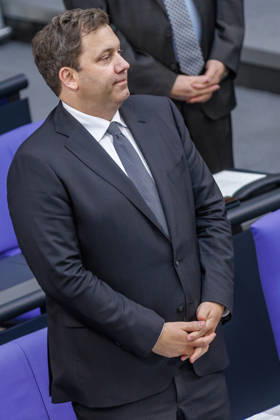 Bundestag Lars Klingbeil (SPD), Bundesfinanzminister im Deutschen Bundestag am 20.05.26 in Berlin. Berlin Berlin Deutschland Bundestag