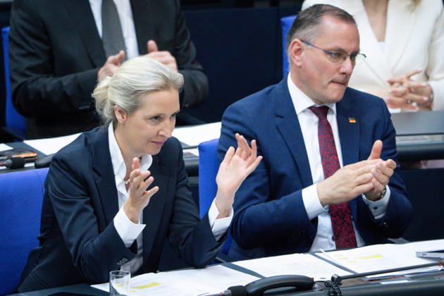 Deutscher Bundestag, 80. Plenarsitzung Alice Weidel (AfD) gemeinsam mit Tino Chrupalla (AfD) klatschend im Plenum bei der 80. Sitzung des Deutschen Bundestag in Berlin, 21.05.2026 Berlin Berlin Deutschland