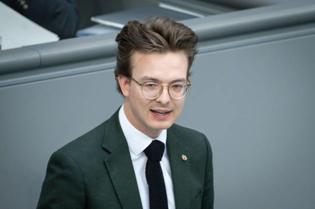 Deutscher Bundestag, 80. Plenarsitzung Leon Eckert (Gruene) im Portrait bei seiner Rede zum Tagesordnungspunkt Zusammenhalt durch Engagement - Ehrenamt bei der 80. Sitzung des Deutschen Bundestag in Berlin, 21.05.2026 Berlin Berlin Deutschland