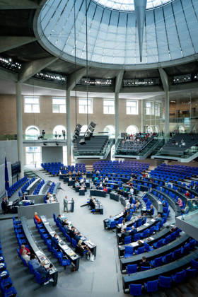 Deutscher Bundestag, 80. Plenarsitzung Symbolbild Plenarsaal bei der 80. Sitzung des Deutschen Bundestag in Berlin Berlin Berlin Deutschland