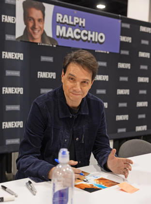 May 30, 2026, Denver, Colorado, USA: Actor RALPH MACCHIO poses for a photo at FAN EXPO Denver at the Colorado Convention Center Saturday afternoon. Denver USA  - ZUMAav4_ 20260530_zaf_av4_007 Copyright: xHectorxAcevedox