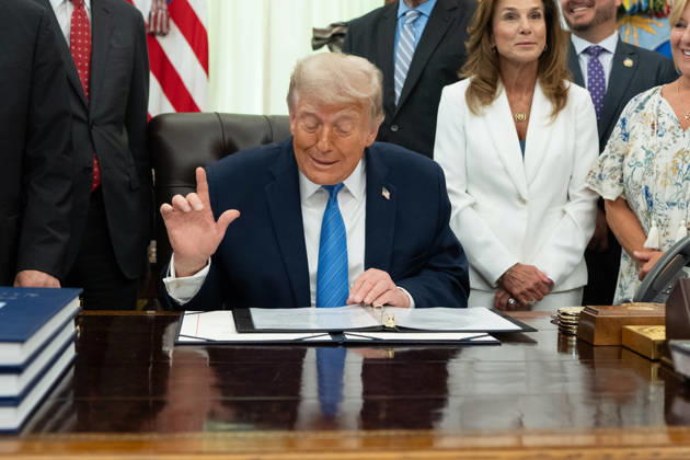 US President Donald Trump gives remarks during a signing ceremony for the Secure America Act in the Oval Office of the White House in Washington, DC, US, on Wednesday, June 10, 2026. President Donald Trump prevailed after dissident Republican lawmakers abandoned an effort to leverage a $70 billion spending package to prevent him from reviving a payout fund for political allies who say they were unfairly targeted by the Biden administration. Copyright: xAaronxSchwartzx xPoolxviaxCNPx MediaPunchx