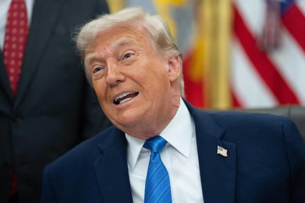 US President Donald Trump gives remarks during a signing ceremony for the Secure America Act in the Oval Office of the White House in Washington, DC, US, on Wednesday, June 10, 2026. President Donald Trump prevailed after dissident Republican lawmakers abandoned an effort to leverage a $70 billion spending package to prevent him from reviving a payout fund for political allies who say they were unfairly targeted by the Biden administration. Copyright: xAaronxSchwartzx xPoolxviaxCNPx MediaPunchx