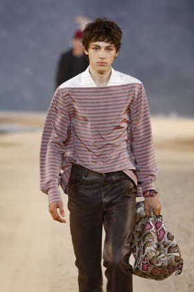 Louis Vuitton Mens Ready-to-Wear Spring Summer 2027 Fashion Show during Paris Fashion Week at the Cité Internationale Universitaire de Paris, France, on June 23, 2026 Bestimage Runway during the Louis Vuitton Men’s Spring Summer 2027 fashion show as part of Paris Fashion Week on June 23, 2026 in Paris, France Paris, France,detected_source_language Copyright: xAgencex xBestimagexAgencex xBestimagex
