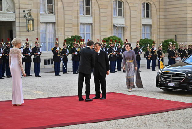 President Emmanuel Macron, Brigitte Macron, Rama X, King of Thailand, and his wife, Queen Suthida, arriving at the Élysée Palace for a state dinnerstate dinner in honor of the visit of the King of Thailand and his wife to Paris on June 29, 2026. Christian Liewig Bestimage Arrivals at the state dinner held at the Élysée Palace in Paris in honor of the visit of the King of Thailand and his wife. Paris, France Copyright: xChristianxLiewigx xBestimagexChristianxLiewigx xBestimagex