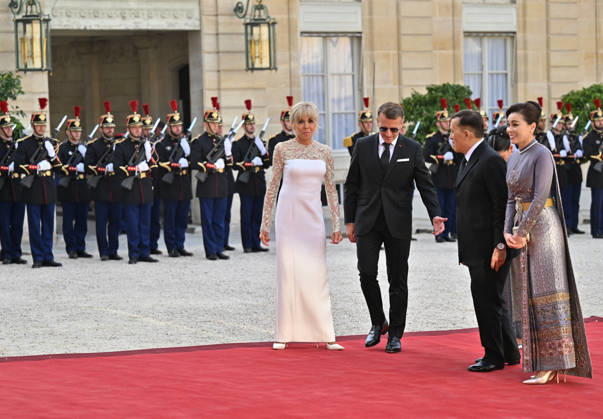 President Emmanuel Macron, Brigitte Macron, Rama X, King of Thailand, his wife Queen Suthida, and Princess Sirivannavari Nariratana arriving at the Élysée Palace for a state dinnerstate dinner in honor of the visit of the King of Thailand and his wife to Paris on June 29, 2026. Christian Liewig Bestimage Arrivals at the state dinner held at the Élysée Palace in Paris in honor of the visit of the King of Thailand and his wife. Paris, France Copyright: xChristianxLiewigx xBestimagexChristianxLiewigx xBestimagex