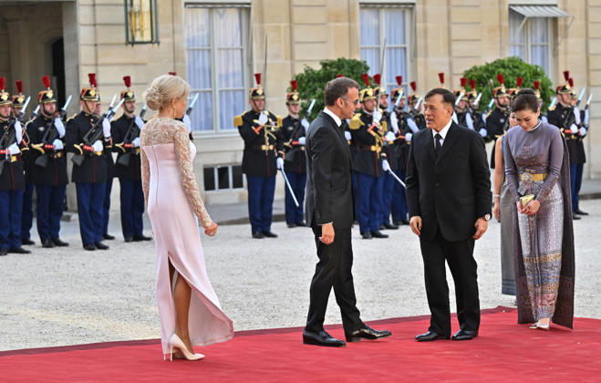 President Emmanuel Macron, Brigitte Macron, Rama X, King of Thailand, and his wife, Queen Suthida, arriving at the Élysée Palace for a state dinnerstate dinner in honor of the visit of the King of Thailand and his wife to Paris on June 29, 2026. Christian Liewig Bestimage Arrivals at the state dinner held at the Élysée Palace in Paris in honor of the visit of the King of Thailand and his wife. Paris, France Copyright: xChristianxLiewigx xBestimagexChristianxLiewigx xBestimagex