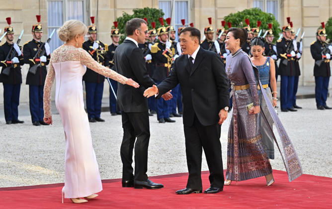 President Emmanuel Macron, Brigitte Macron, Rama X, King of Thailand, and his wife, Queen Suthida, arriving at the Élysée Palace for a state dinnerstate dinner in honor of the visit of the King of Thailand and his wife to Paris on June 29, 2026. Christian Liewig Bestimage Arrivals at the state dinner held at the Élysée Palace in Paris in honor of the visit of the King of Thailand and his wife. Paris, France Copyright: xChristianxLiewigx xBestimagexChristianxLiewigx xBestimagex