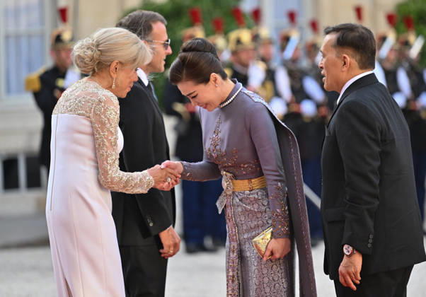 President Emmanuel Macron, Brigitte Macron, Rama X, King of Thailand, and his wife, Queen Suthida, arriving at the Élysée Palace for a state dinnerstate dinner in honor of the visit of the King of Thailand and his wife to Paris on June 29, 2026. Christian Liewig Bestimage Arrivals at the state dinner held at the Élysée Palace in Paris in honor of the visit of the King of Thailand and his wife. Paris, France Copyright: xChristianxLiewigx xBestimagexChristianxLiewigx xBestimagex