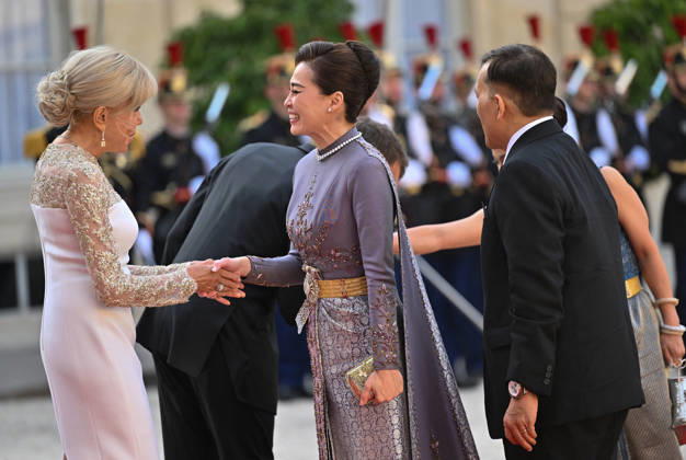 President Emmanuel Macron, Brigitte Macron, Rama X, King of Thailand, and his wife, Queen Suthida, arriving at the Élysée Palace for a state dinnerstate dinner in honor of the visit of the King of Thailand and his wife to Paris on June 29, 2026. Christian Liewig Bestimage Arrivals at the state dinner held at the Élysée Palace in Paris in honor of the visit of the King of Thailand and his wife. Paris, France Copyright: xChristianxLiewigx xBestimagexChristianxLiewigx xBestimagex