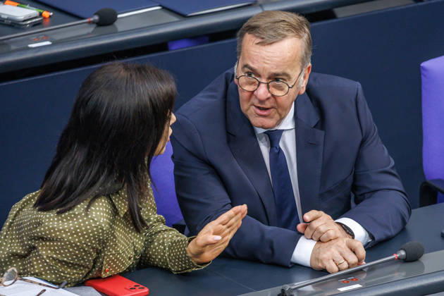 Bundestag Katherina Reiche (CDU), Bundesministerin fuer Wirtschaft und Energie und Boris Pistorius (SPD), Bundesminister der Verteidigung, im Deutschen Bundestag am 09.07.26 in Berlin. Berlin Berlin Deutschland Bundestag