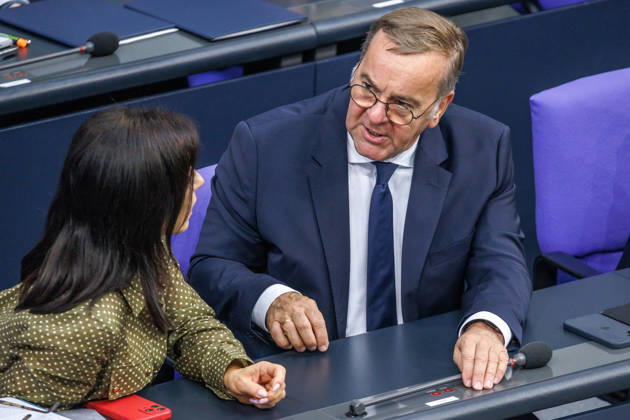 Bundestag Katherina Reiche (CDU), Bundesministerin fuer Wirtschaft und Energie und Boris Pistorius (SPD), Bundesminister der Verteidigung, im Deutschen Bundestag am 09.07.26 in Berlin. Berlin Berlin Deutschland Bundestag
