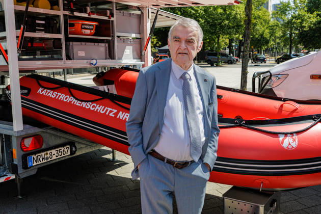 13.07.2026. Düsseldorf. NRW-Innenminister Herbert Reul präsentiert Fahrzeuge und Materialien, die im Kontext des Hochwasserschutzes beschafft wurden. Fünf Jahre nach der Hochwasserkatastrophe stärkt das Land Nordrhein-Westfalen weiter seinen Katastrophenschutz. Düsseldorf Horionplatz Nordrhein-Westfalen Deutschland