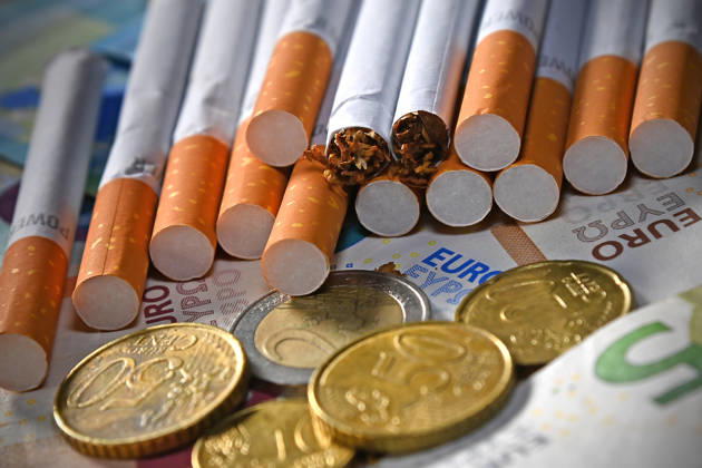 Themenfoto Tabaksteuer (Symbolfoto). Rauchen wird teurer, Regierung will Tabaksteuer noch staerker anheben Zigaretten,Zigarettenkonsum,Tabaksteuer.