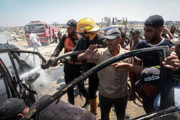 Israeli attacks continue in Gaza GAZA, PALESTINE - JULY 21 : Firefighters and local Palestinians attempt to extinguish a burning civilian vehicle after it was targeted in an Israeli attack in the Nuseirat refugee camp in the central Gaza Strip on July 21, 2026 in Gaza, Palestine. Abdalhkem Abu Riash Anadolu Gaza City Gaza. Editorial use only. Please get in touch for any other usage.  Copyright: x2026xAnadoluxAbdalhkemxAbuxRiashx