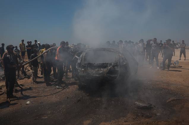 Israeli attacks continue in Gaza GAZA, PALESTINE - JULY 21 : Firefighters and local Palestinians attempt to extinguish a burning civilian vehicle after it was targeted in an Israeli attack in the Nuseirat refugee camp in the central Gaza Strip on July 21, 2026 in Gaza, Palestine. Abdalhkem Abu Riash Anadolu Gaza City Gaza. Editorial use only. Please get in touch for any other usage.  Copyright: x2026xAnadoluxAbdalhkemxAbuxRiashx