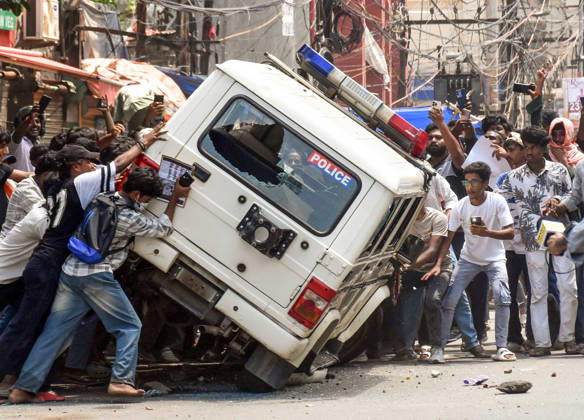 Clashes erupt between police and protesters erupt during the Bihar Bandh protest Patna, Jul 25 (ANI): Protesters damage a police vehicle during the Bihar Bandh protest against the alleged NEET paper leak, in Patna on Saturday. PATNA BIHAR INDIA Copyright: xANIx ANI_20260725401