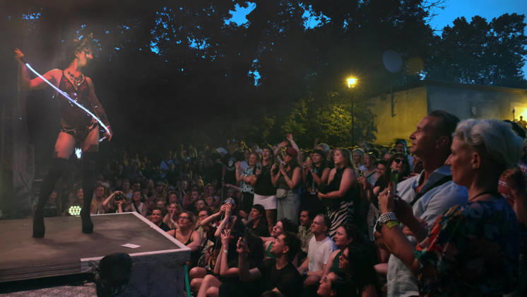 25.07.2026 Halle Saale Halle (Saale) Halle Saale Sachsen-Anhalt Ansicht Stadtansicht Sachsen Anhalt Ansicht Sommerfest 2026 am Peißnitzhaus peißnitzhaus festival Travestieshow Travestie Show Drag- und Travestie-Show foto: Janayra �