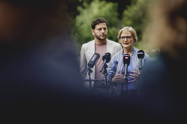 (R-L) Franziska Brantner, Co-Vorsitzende von Buendnis 90 Die Gruenen, und Felix Banaszak, Co-Vorsitzender von Buendnis 90 Die Gruenen, aufgenommen im Rahmen der Klausur des Bundesvorstandes von Buendnis 90 Die Gruenen in Berlin, 28.08.2026. Berlin Deutschland Copyright: xFlorianxGaertnerx