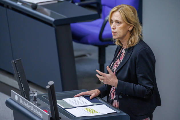 Bundestag Karin Prien (CDU), Bundesfamilienministerin im Deutschen Bundestag am 10.09.26 in Berlin. Berlin Berlin Deutschland Bundestag