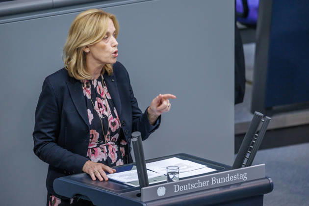 Bundestag Karin Prien (CDU), Bundesfamilienministerin im Deutschen Bundestag am 10.09.26 in Berlin. Berlin Berlin Deutschland Bundestag