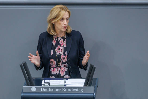 Bundestag Karin Prien (CDU), Bundesfamilienministerin im Deutschen Bundestag am 10.09.26 in Berlin. Berlin Berlin Deutschland Bundestag