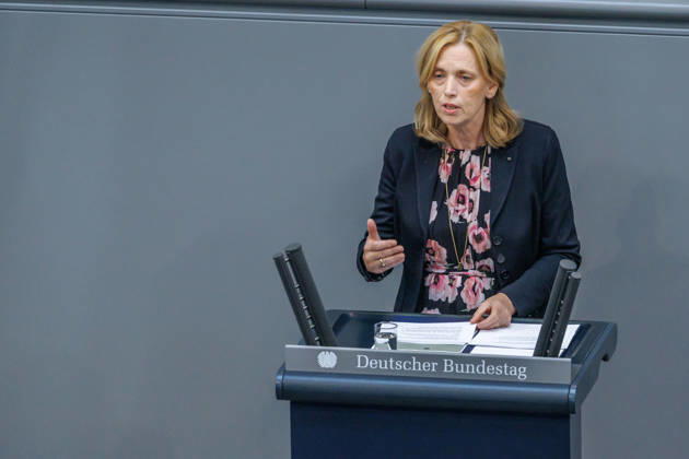 Bundestag Karin Prien (CDU), Bundesfamilienministerin im Deutschen Bundestag am 10.09.26 in Berlin. Berlin Berlin Deutschland Bundestag