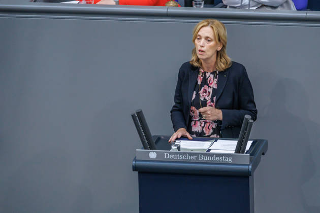 Bundestag Karin Prien (CDU), Bundesfamilienministerin im Deutschen Bundestag am 10.09.26 in Berlin. Berlin Berlin Deutschland Bundestag