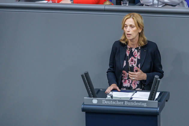 Bundestag Karin Prien (CDU), Bundesfamilienministerin im Deutschen Bundestag am 10.09.26 in Berlin. Berlin Berlin Deutschland Bundestag