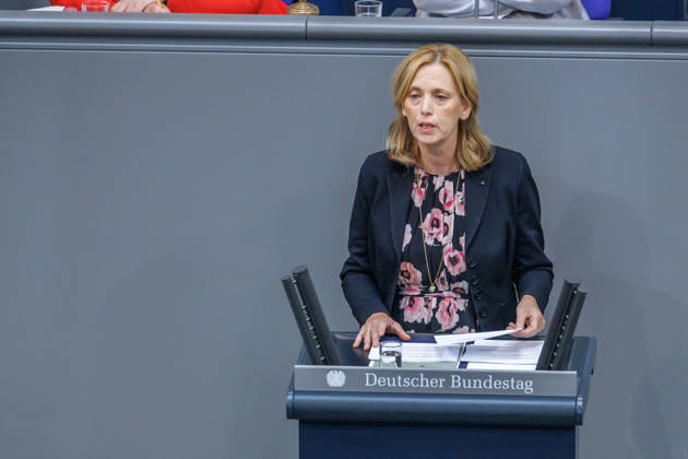 Bundestag Karin Prien (CDU), Bundesfamilienministerin im Deutschen Bundestag am 10.09.26 in Berlin. Berlin Berlin Deutschland Bundestag