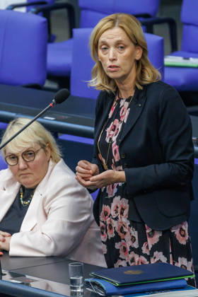 Bundestag Karin Prien (CDU), Bundesfamilienministerin im Deutschen Bundestag am 10.09.26 in Berlin. Berlin Berlin Deutschland Bundestag