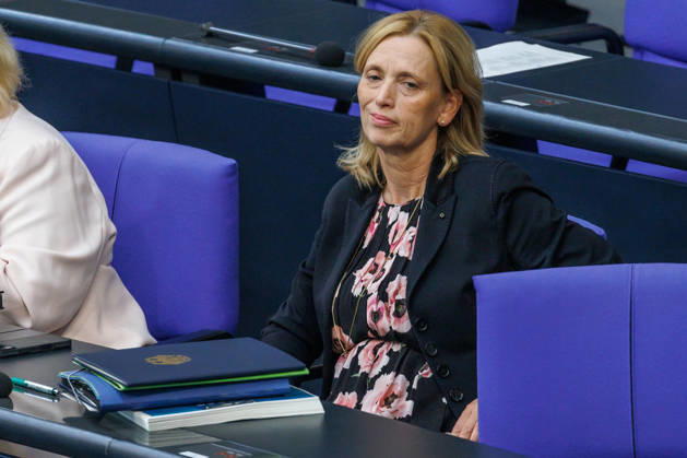 Bundestag Karin Prien (CDU), Bundesfamilienministerin im Deutschen Bundestag am 10.09.26 in Berlin. Berlin Berlin Deutschland Bundestag