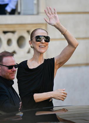 Celine Dion Leaves Her Hotel - Paris Celine Dion spend time with fans before her concert, at hotel Royal Monceau in Paris, France on September 23, 2026. Photo by Lionel Urman ABACAPRESS.COM Patis France Copyright: xUrmanxLionel ABACAx