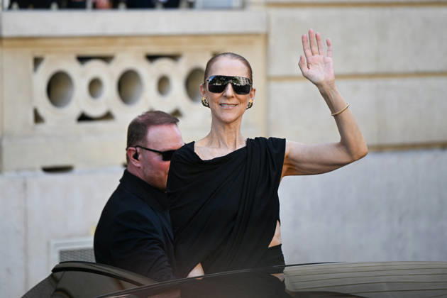 Celine Dion Leaves Her Hotel - Paris Celine Dion spend time with fans before her concert, at hotel Royal Monceau in Paris, France on September 23, 2026. Photo by Lionel Urman ABACAPRESS.COM Patis France Copyright: xUrmanxLionel ABACAx