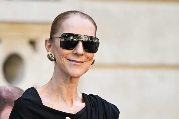 Celine Dion Leaves Her Hotel - Paris Celine Dion spend time with fans before her concert, at hotel Royal Monceau in Paris, France on September 23, 2026. Photo by Lionel Urman ABACAPRESS.COM Paris France Copyright: xUrmanxLionel ABACAx
