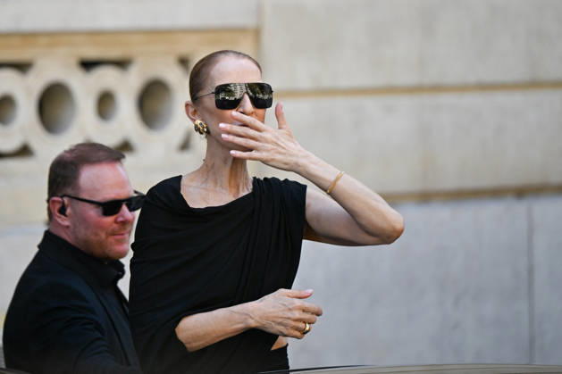 Celine Dion Leaves Her Hotel - Paris Celine Dion spend time with fans before her concert, at hotel Royal Monceau in Paris, France on September 23, 2026. Photo by Lionel Urman ABACAPRESS.COM Paris France Copyright: xUrmanxLionel ABACAx