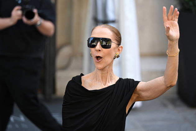 Celine Dion Leaves Her Hotel - Paris Celine Dion spend time with fans before her concert, at hotel Royal Monceau in Paris, France on September 23, 2026. Photo by Lionel Urman ABACAPRESS.COM Paris France Copyright: xUrmanxLionel ABACAx